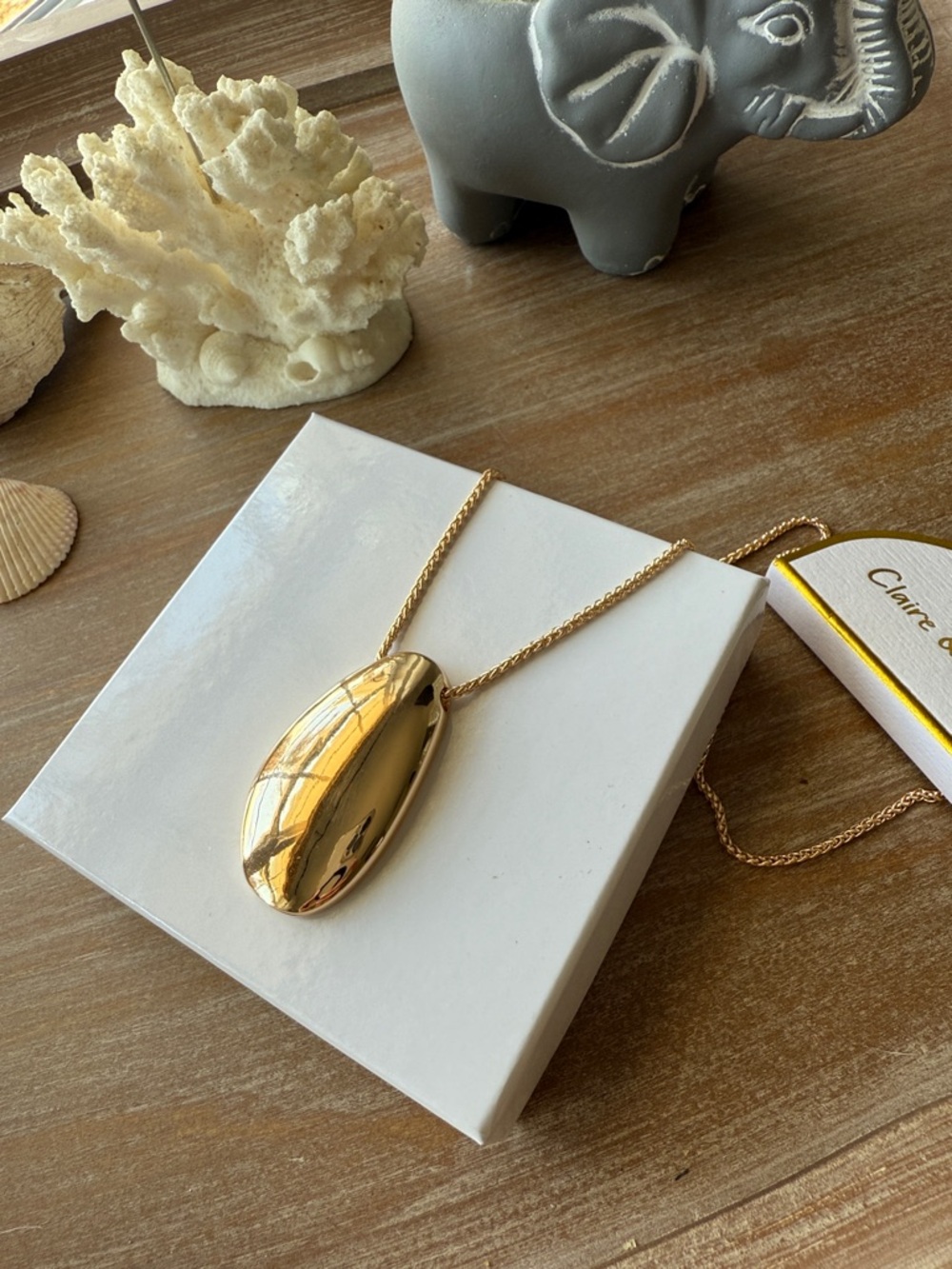90’s minimalist Gold Teardrop Pendant Necklace - Women Jewelry - Picture 3 of 9